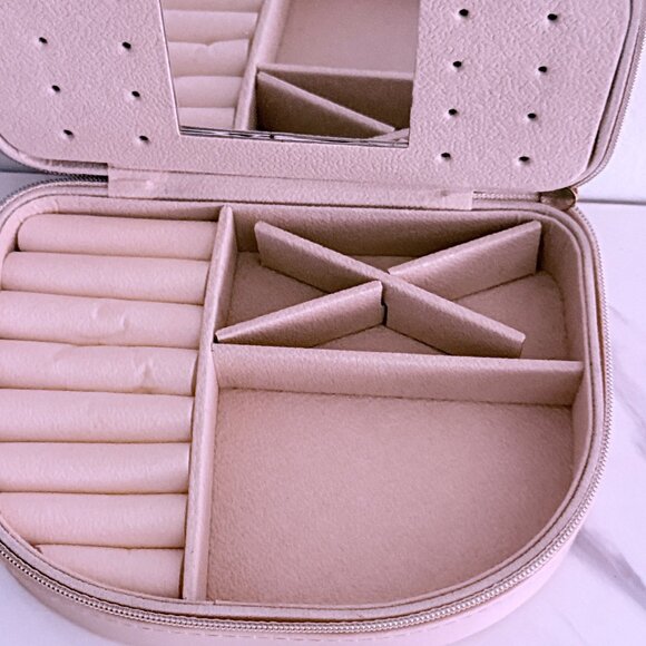 CHANEL COMPACT MIRROR JEWELRY ZIPPERED CASE. EARRINGS,RINGS,BRACELETS, VALUABLES - Picture 2 of 8